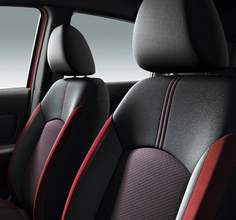 Детали интерьера Nissan Note Nismo 2016 года  (фото 4 из 5)